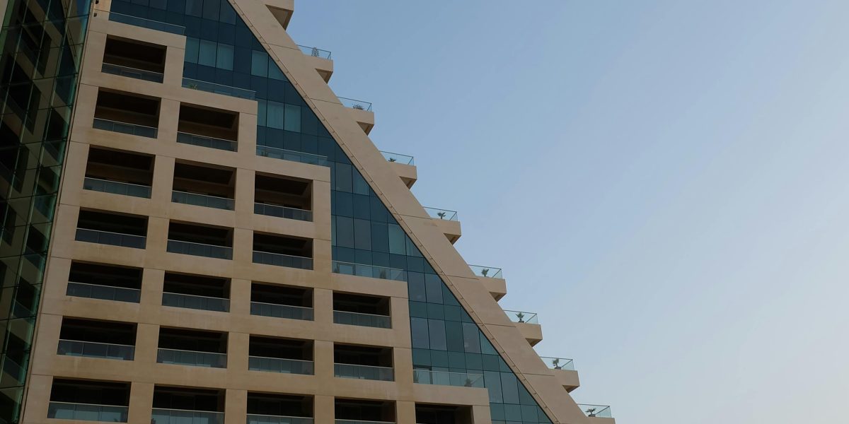 This guide explains how the UAE's seven emirates each run their own real estate rules and why that matters for foreign buyers and investors. It breaks down Abu...