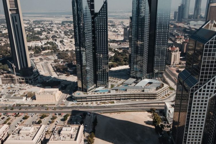This guide shows how to use networking events in Dubai to break into the city's real estate market by turning brief encounters into real business opportunities....