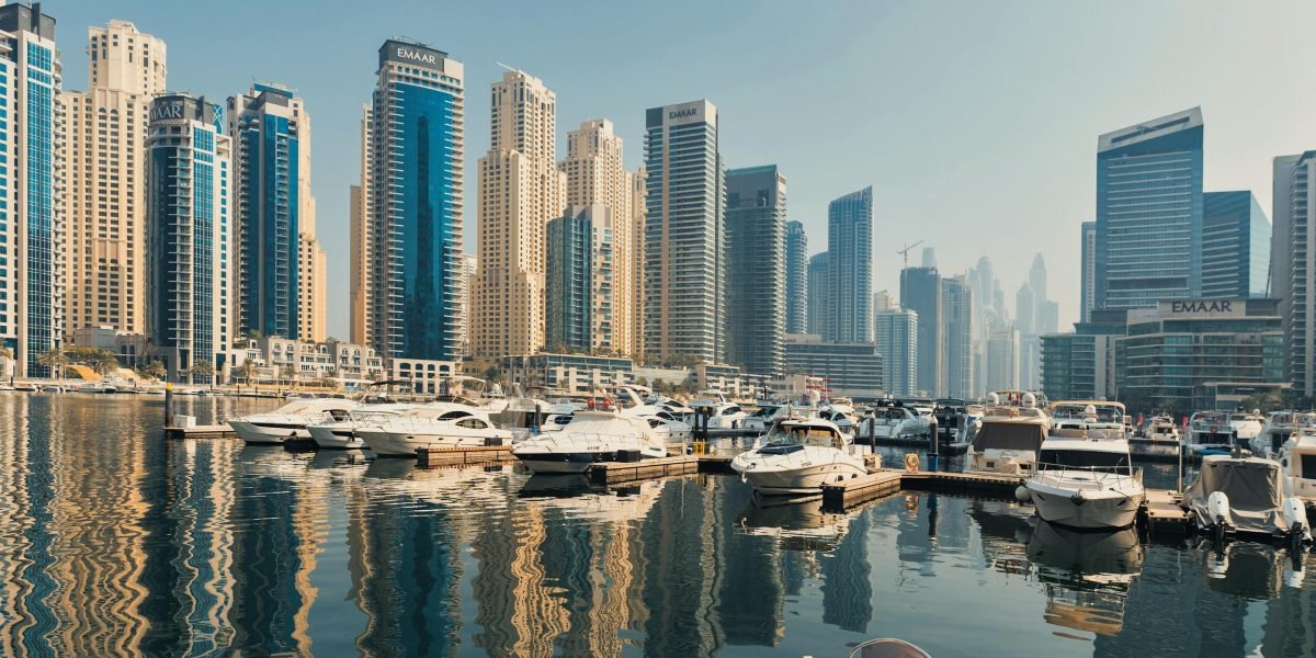This article explains why Dubai Harbour has become a focal point for buyers and investors in 2026, describing the master plan, the region's 1,400‑berth marina,...