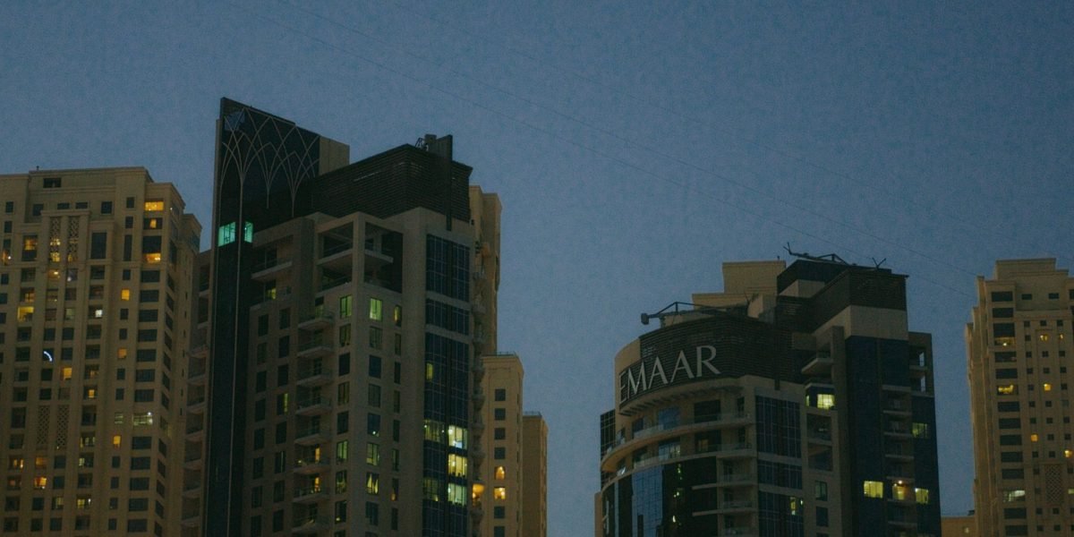 This article gives new and prospective expats a practical, step‑by‑step guide to settling in Dubai in 2026. It covers education choices from Heriot‑Watt Univers...