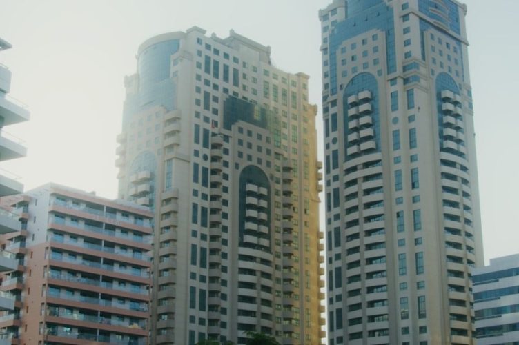 This guide gives a clear, practical overview of living and renting on Al Rigga Road in Deira, Dubai. It describes who chooses the area—mainly expats, single pro...